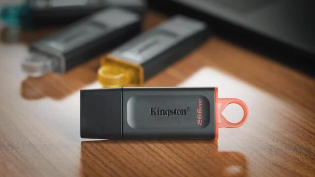 Kingston DataTraveler Exodia 256 GB, USB-Stick schwarz/rot, USB-A 3.2 Gen 1