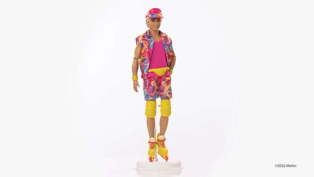 Mattel Barbie The Movie - Ken-Sammelpuppe mit Inlineskating-Outfit 
