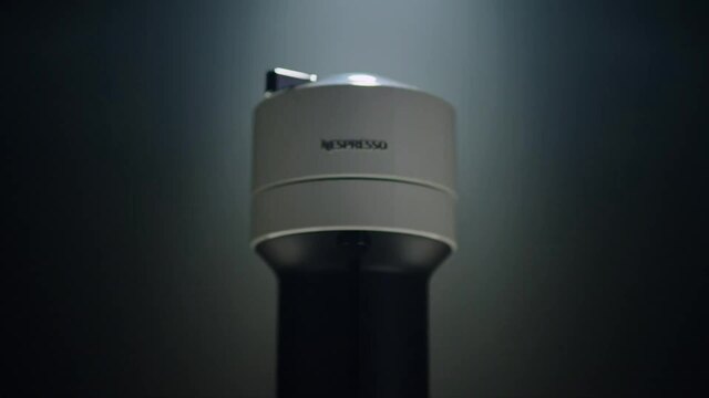 DeLonghi Nespresso Vertuo Next & Aeroccino ENV 120.WAE, Kapselmaschine weiß/schwarz