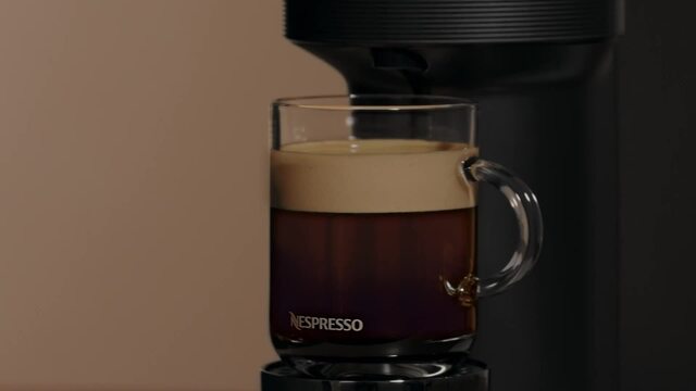 DeLonghi Nespresso Vertuo Next & Aeroccino ENV 120.WAE, Kapselmaschine weiß/schwarz