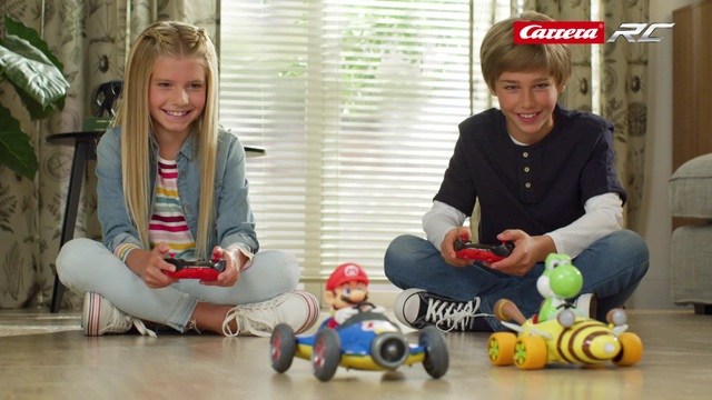 Carrera Nintendo Mario Kart - Mach 8 - Mario, Voiture télécommandée Bleu/Jaune, 2,4 GHz
