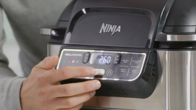 Nutri Ninja Foodi Grill & Heißluftfritteuse AG301EU schwarz, 1.750 Watt