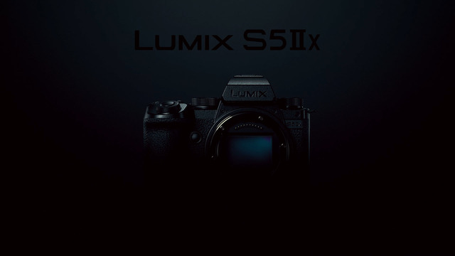 Panasonic Lumix DC-S5IIXK Kit (20-60mm f3.5-5.6), Digitalkamera inkl. LUMIX S Ultra-Weitwinkelzoom 20-60 mm F3.5-5.6 (S-R2060)