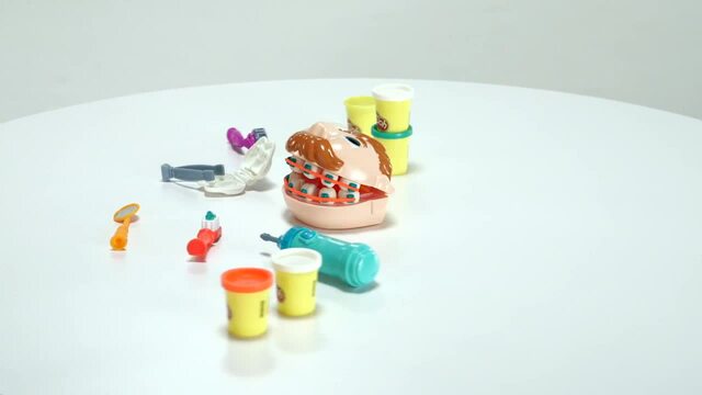 Hasbro Play-Doh - Cabinet dentaire, Pâte à modeler 