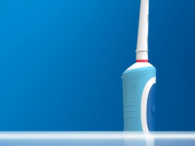 Braun Oral-B Vitality 100 CrossAction elektrische tandenborstel Lichtblauw/wit