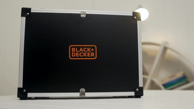 BLACK+DECKER Akku-Bohrschrauber BDCDC18BAFC, 18Volt schwarz/orange, 2x Li-Ionen Akku (1,5Ah), 80-tlg. Zubehör-Set
